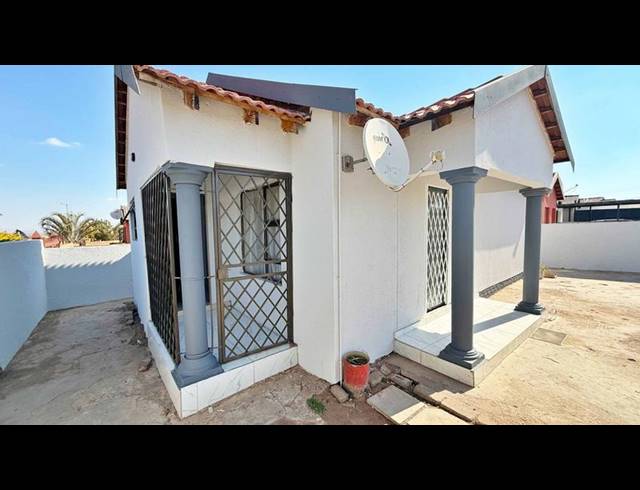 2 BEDROOM HOUSE FOR SALE IN SOSHANGUVE VV